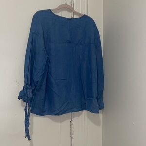 NWOT Banana  Republic Split Tie  Sleeve Chambray Top
